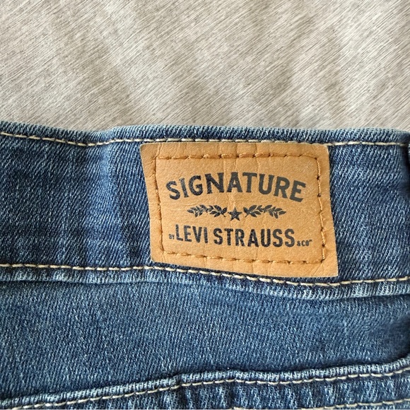 Levi’s Mid Rise Bootcut Jeans - Picture 4 of 7